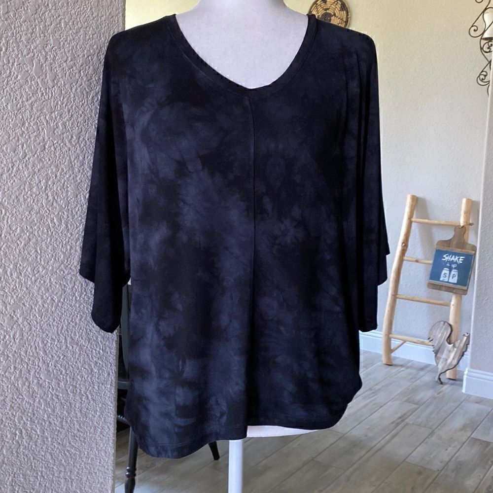 Tahari Black Tie Dye V Neck Mid Short Sleeve T-Shirt Viscose Blend S Boho